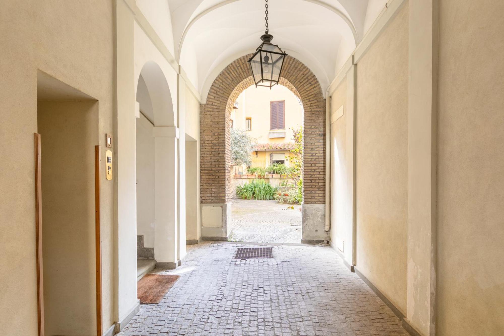 Quiet Trevi Fountain Apartment With Patio And Backyard Roma Exterior foto